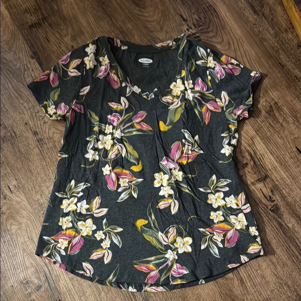 Floral V-Neck Women's Top size small
